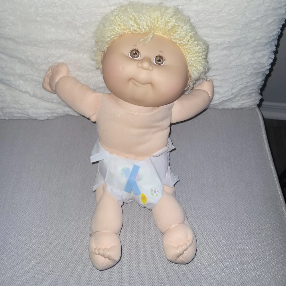 CABBAGE PATCH KIDS Blonde Baby Doll with Diaper - Picture 1 of 12